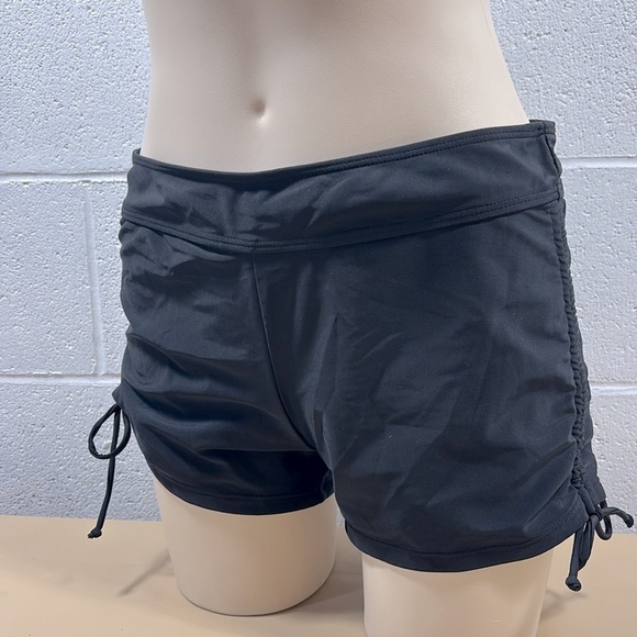 NWT Women's White & black bikini set​​​ - Picture 3 of 10